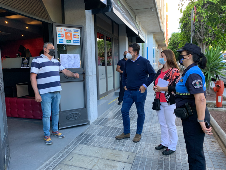 La Policía de Participación Ciudadana analiza las demandas de los comerciantes de Siete Palmas