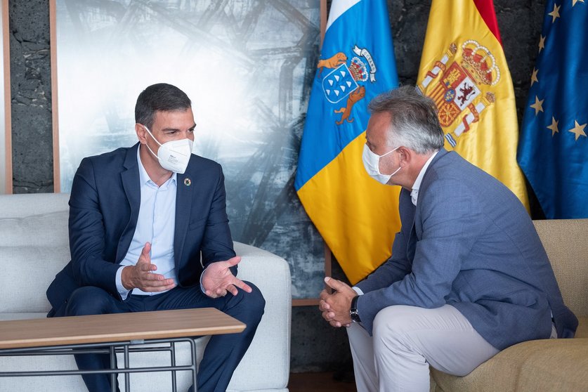 El presidente de Canarias, Ángel Víctor Torres, se reúne con el presidente del Gobierno de España, Pedro Sánchez