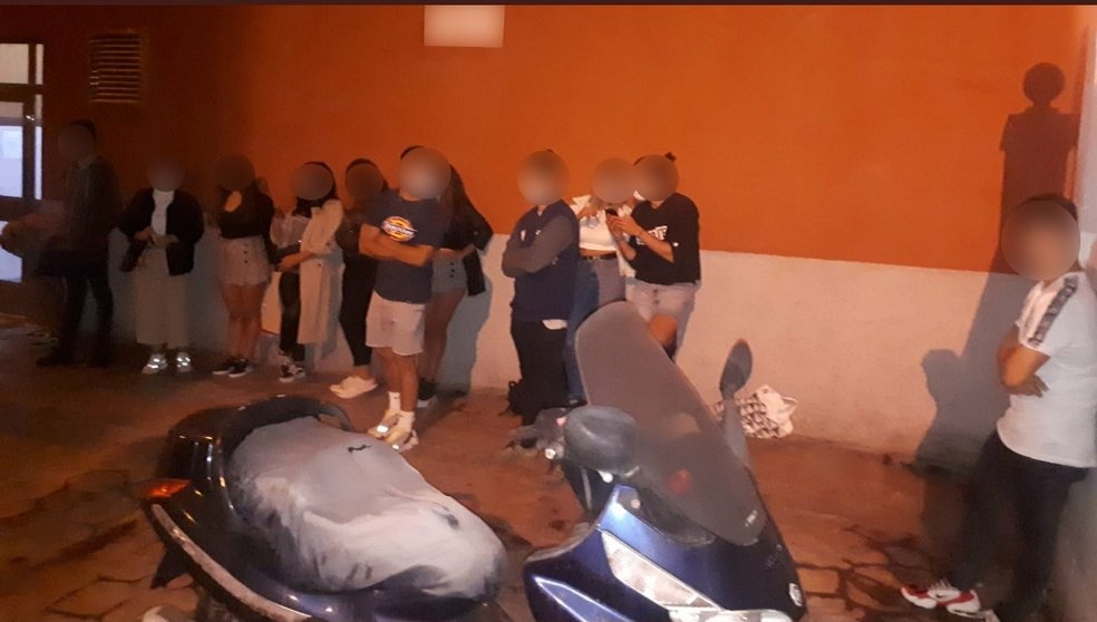 Desalojados de una fiesta en Los Arenales