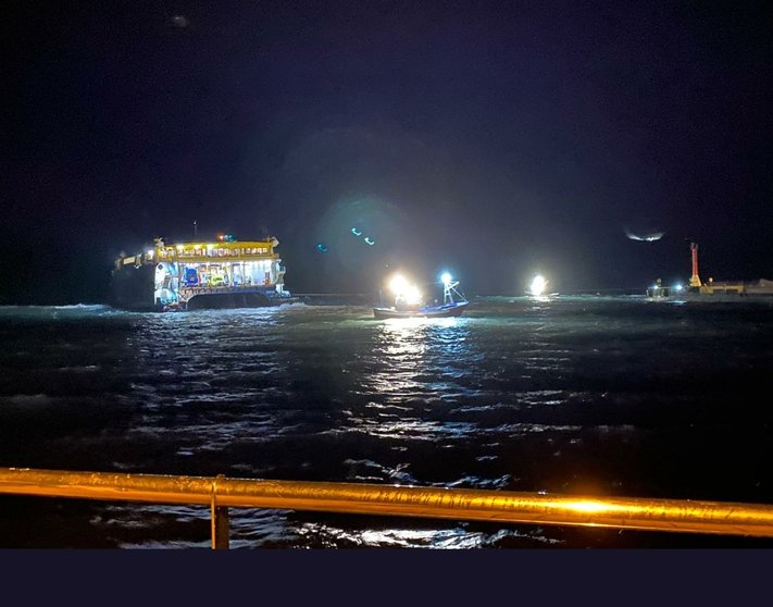 El ferry Bentago Express encallado anoche en el Puerto de Las Nieves