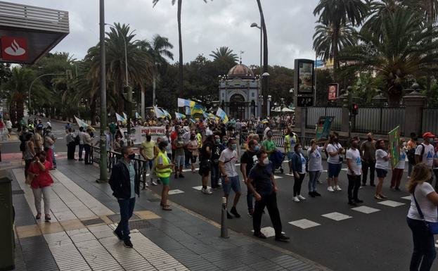 Manifestantes en el Parque San Telmo (Canarias 7)