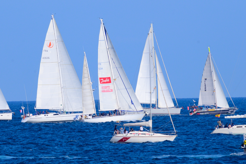 La salida de la 36 ARC con 146 veleros regala una espectacular postal náutica a Las Palmas de Gran Canaria